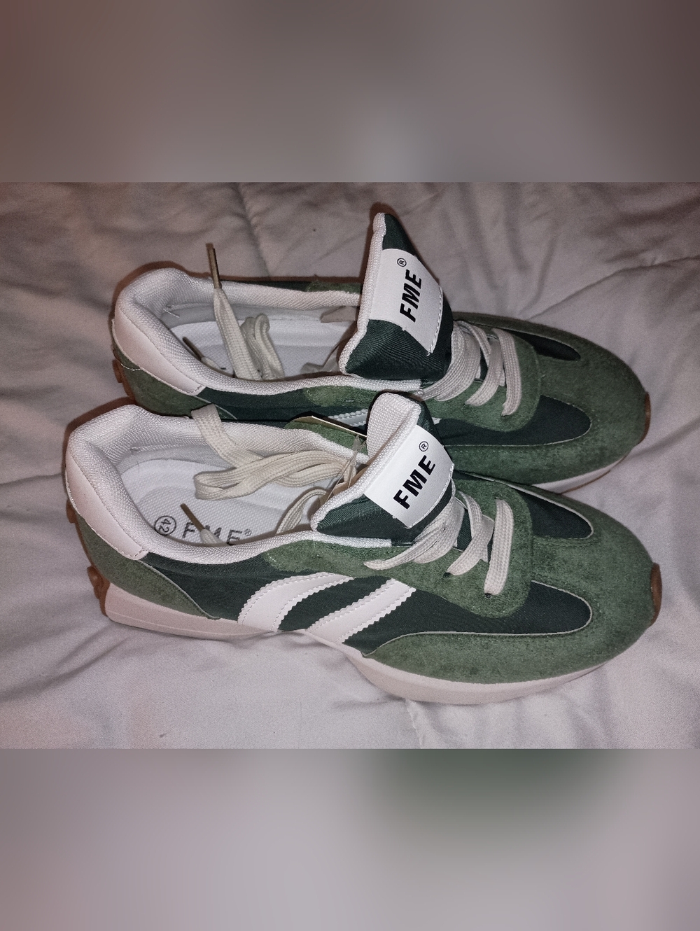 Women's Fashion Sneakers Green w/ White Sneakers NWT